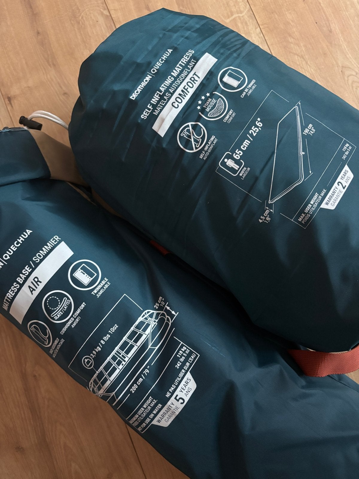 Decathlon Quechua Opblaasbaar Kampeerbed & Zelfopblazend Mat, Caravans en Kamperen, Luchtbedden, Ophalen of Verzenden, Zo goed als nieuw