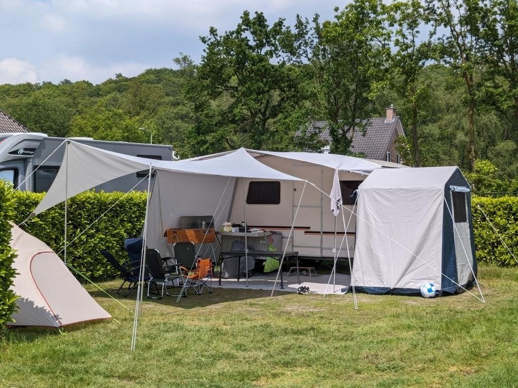 Rapido Confort Matic 1982: origineel met veel unieke opties!, Caravans en Kamperen, Standaardzit, Schokbreker, 4 tot 5 meter, Tot en met 5
