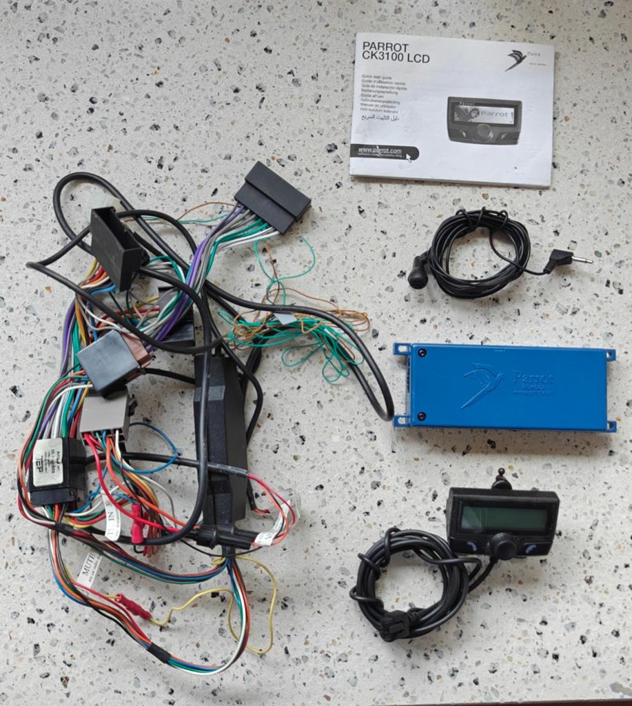 Parrot CK3100 LCD Bluetooth Carkit, Auto diversen, Carkits, Ophalen of Verzenden, Gebruikt