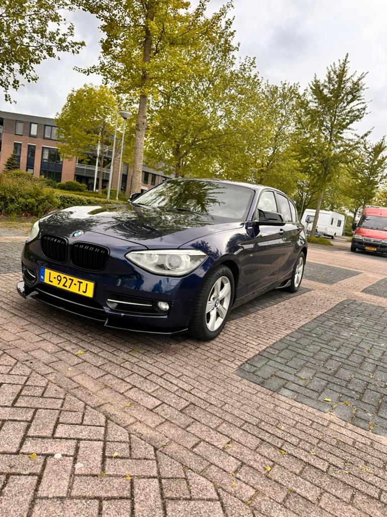 Bomvolle BMW 1-Serie sport automaat, Zwart, 4 cilinders, Blauw, Multifunctioneel stuurwiel