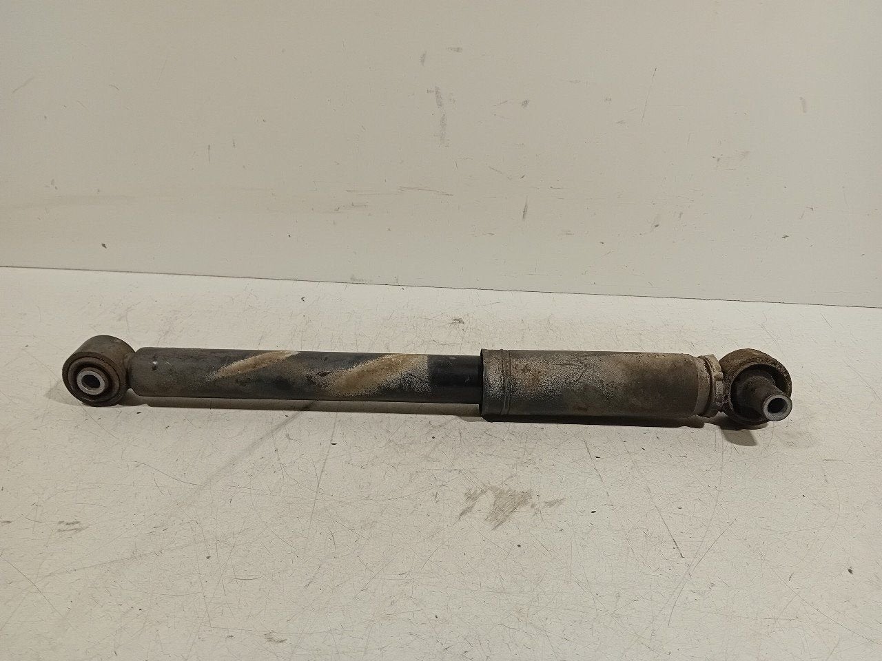 Schokbreker links achter Mercedes-Benz Vito, Onderdelen@venauto.nl, Van der Ven Autorecycling B.V., Gebruikt, Ettenseweg 76, 4706 PB Roosendaal, The Netherlands