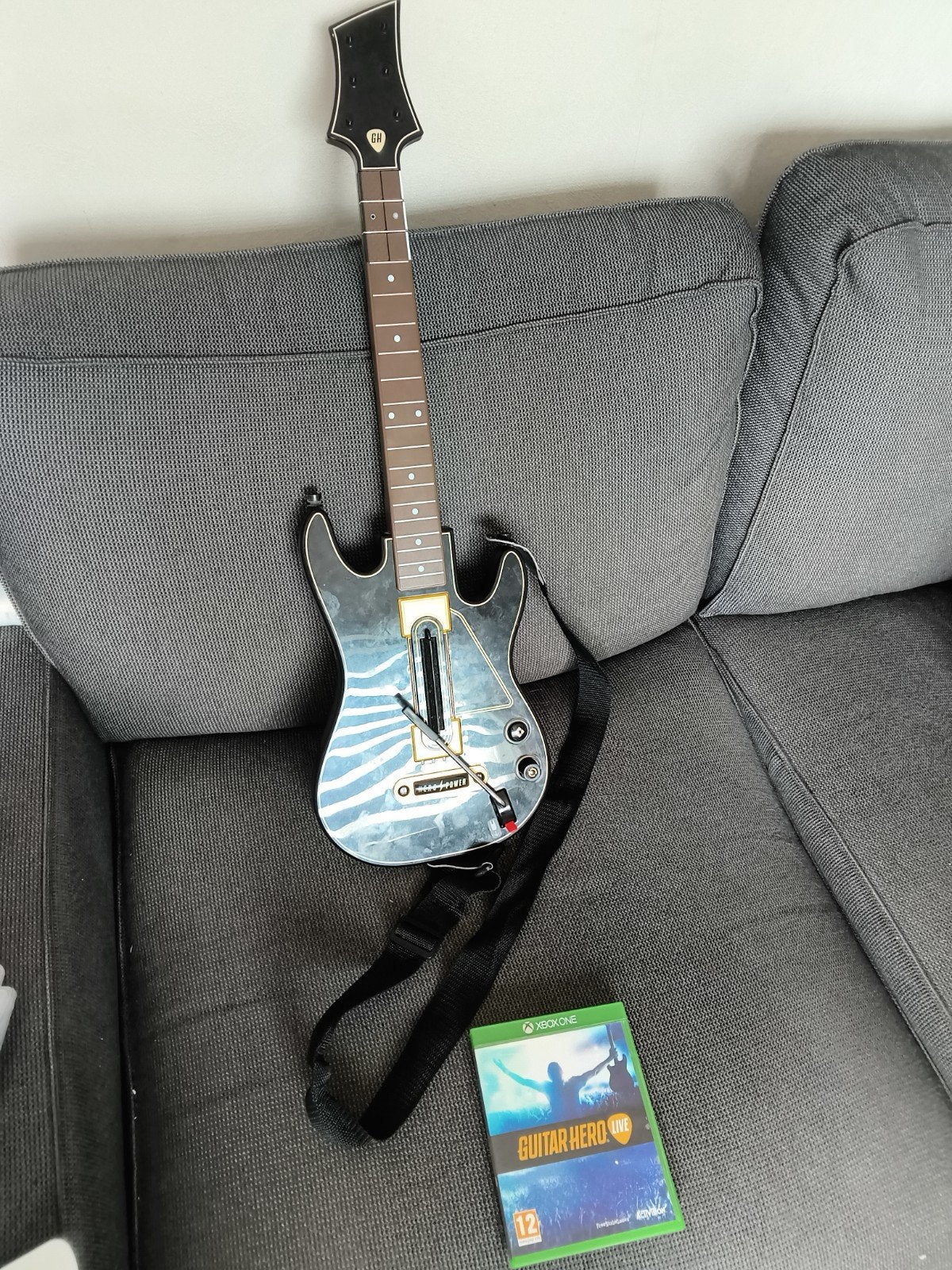 Guitar Hero Live Xbox One met gitaarcontroller, Muziek, 1 speler, Ophalen of Verzenden, Zo goed als nieuw