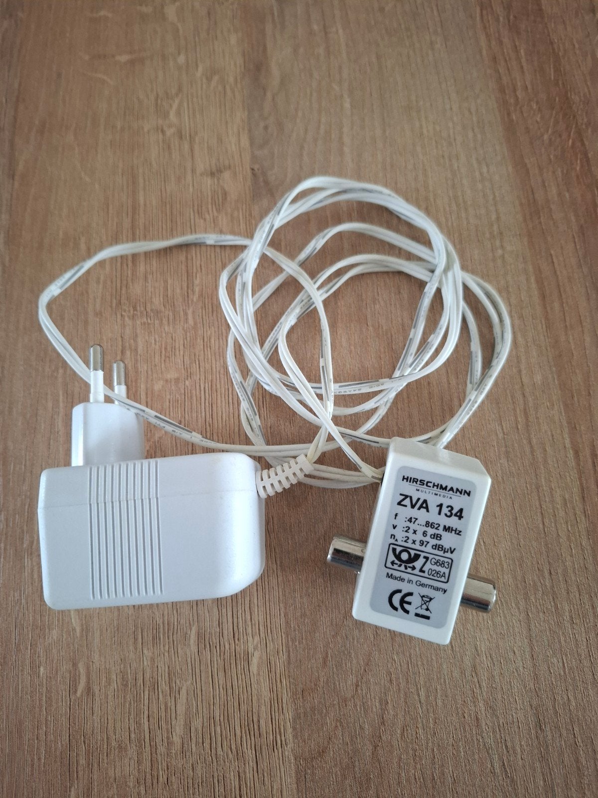 Hirschmann ZVA 134 TV versterker met voeding, Ophalen of Verzenden, Gebruikt, Minder dan 2 meter, Tv-kabel