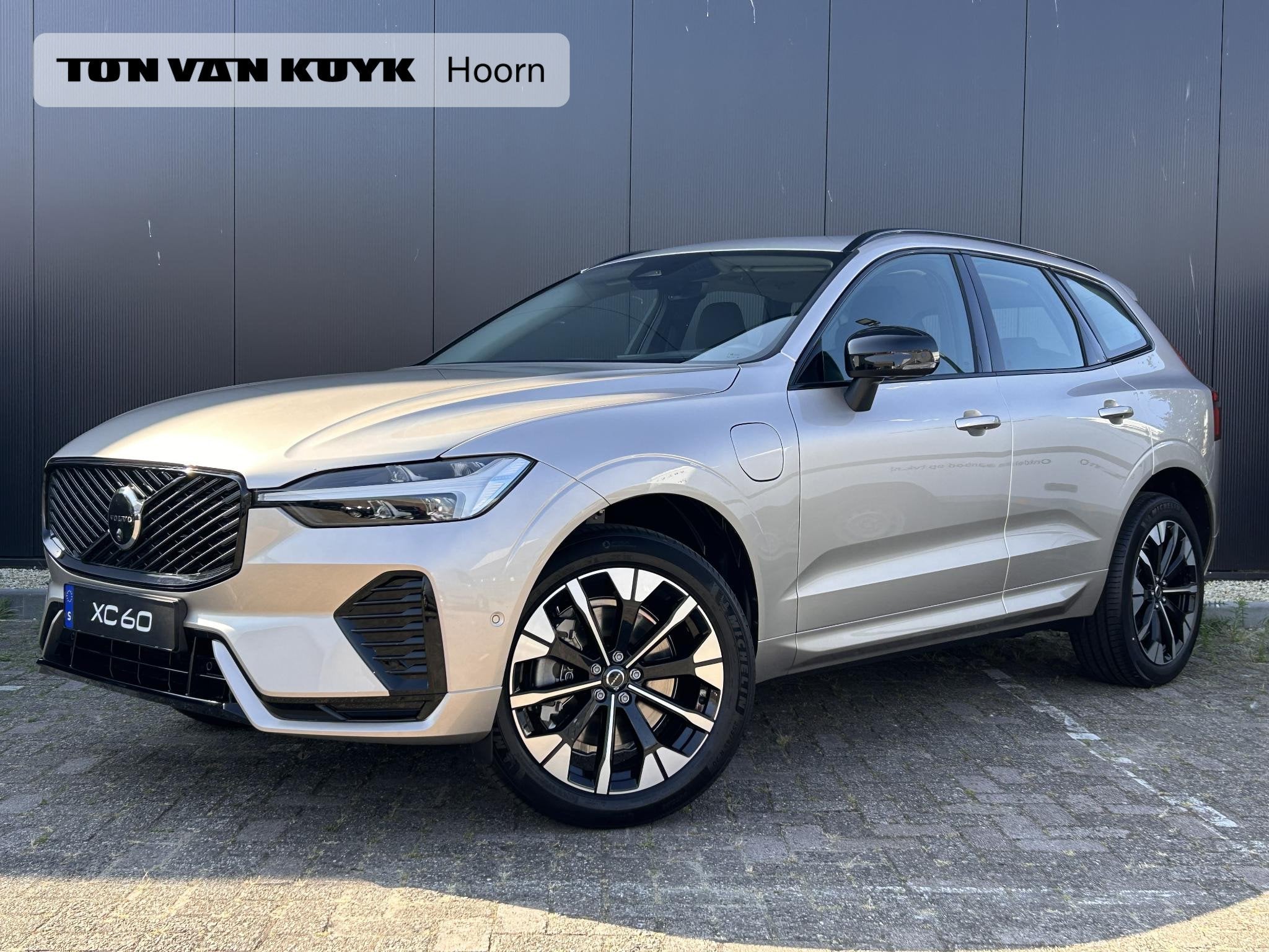 Volvo XC60 2.0 T6 Plug-in hybrid AWD Ultra Bright panoramada, Auto's, Volvo, Automaat, Euro 6, 4 cilinders, 1969 cc