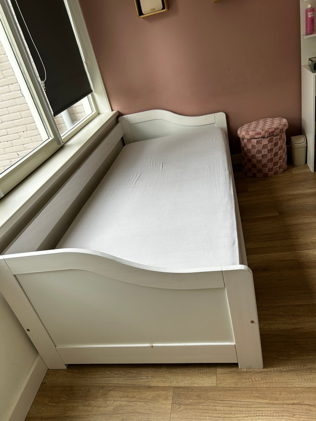 Bedbank / uitschuifbed grenenhout wit 2x 90x200 cm, Ophalen, Zo goed als nieuw, Eenpersoons