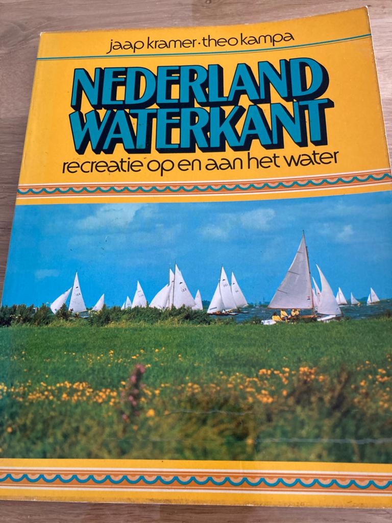 Nederland Waterkant: Recreatie op en aan het water (1975), Ophalen of Verzenden, Reisgids of -boek, Benelux, Gelezen