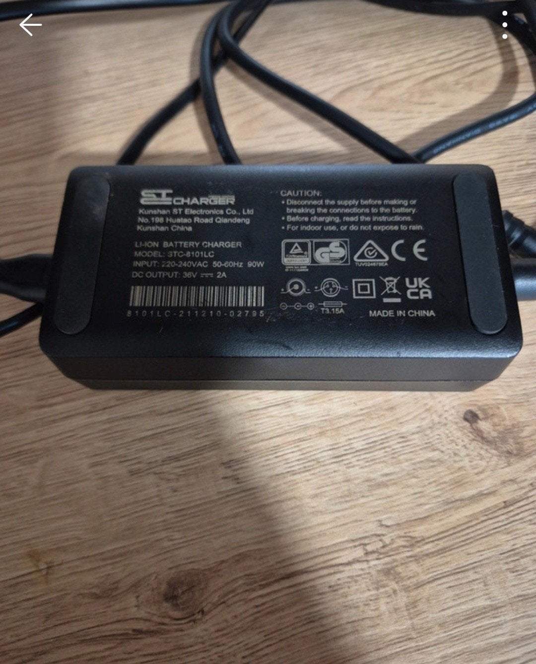 Nieuwe fiets acculader STC-8101LC 36V 2A, Fietsen en Brommers, Fietsaccessoires | Fietsaccu's, Ophalen of Verzenden