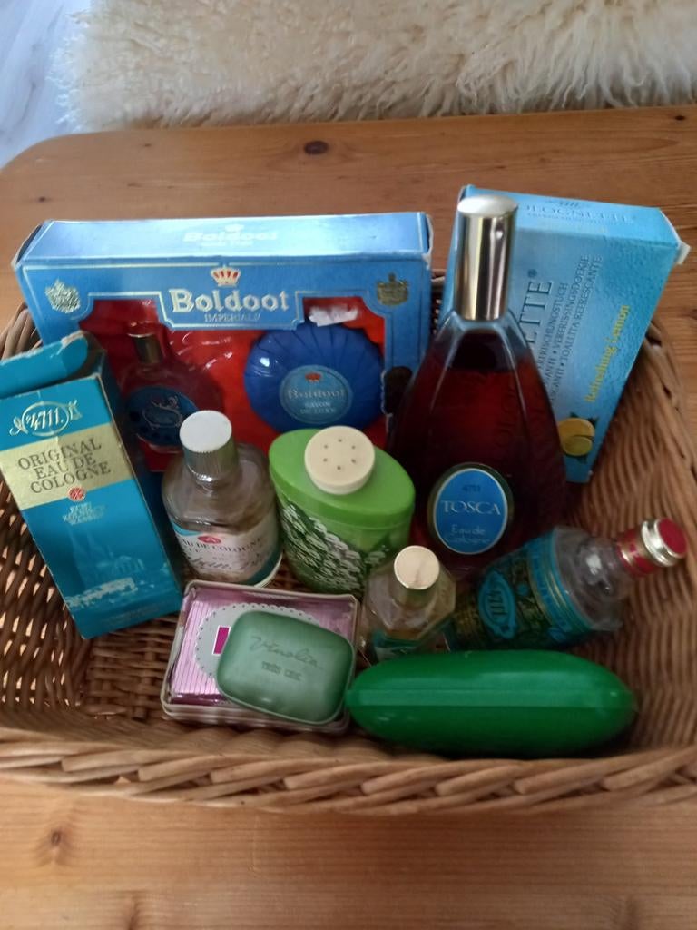 5 flesjes eau de cologne , grote fles Tosca, enz. Zie foto, Ophalen of Verzenden, Parfumfles