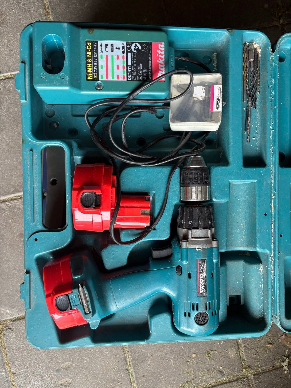 Makita Boor- en Schroefmachine met Accu en Oplader, Doe-het-zelf en Verbouw, Gereedschap | Boormachines, Ophalen, Gebruikt, Variabele snelheid
