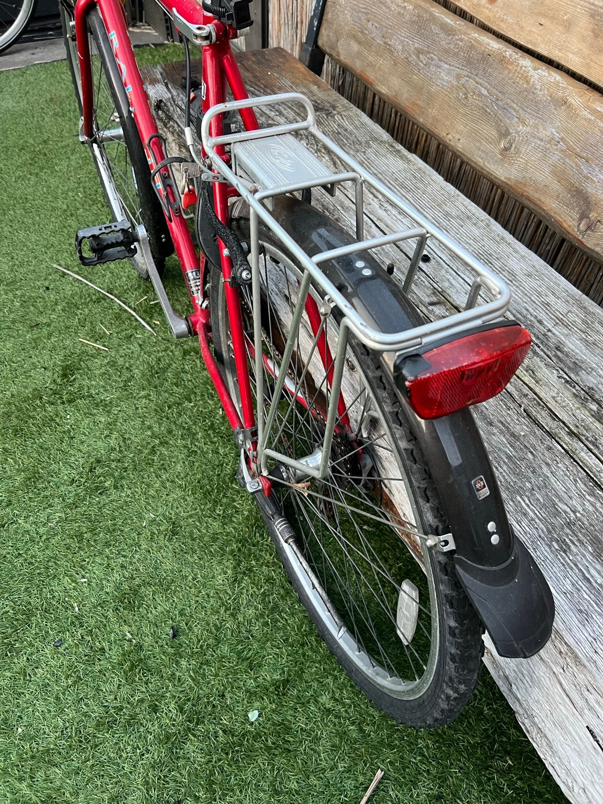 Raleigh fiets met bagagedrager en versnellingen, Fietsen en Brommers, Gebruikt, Velgrem, Versnellingen, 53 tot 57 cm
