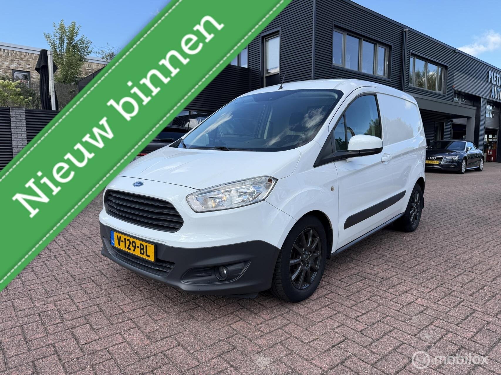 Ford Transit Courier 1.5 TDCI Trend Airco Stverw Nav Camera, Voorwielaandrijving, Stof, Gebruikt, Wit