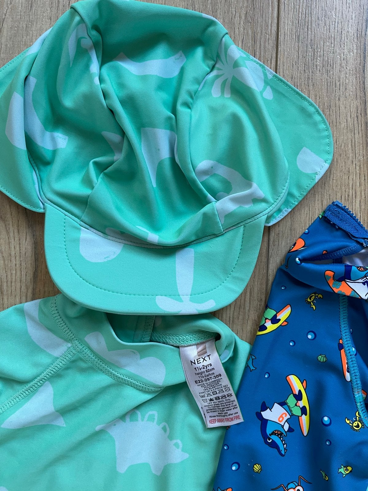 2x UV-zwempakjes en zwemhoedje maat 92, Ophalen, Gebruikt, UV-zwemkleding, Badpak
