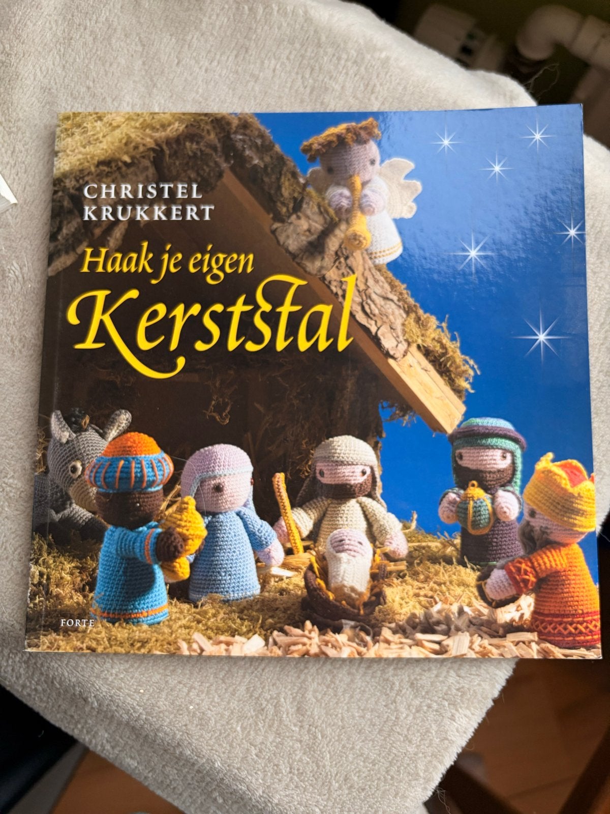 Haak je eigen Kerststal - Christel Krukkert, Ophalen of Verzenden, Zo goed als nieuw, Breien en Haken