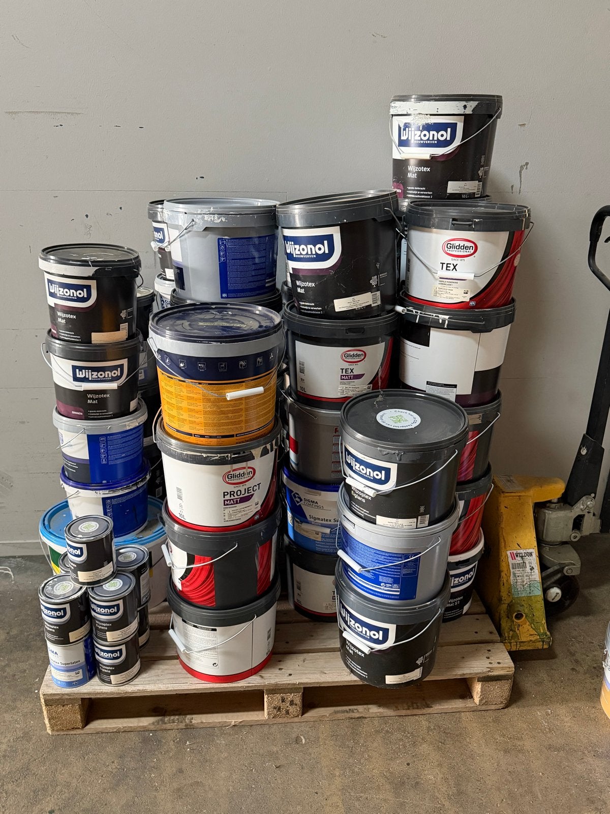 Grote partij restanten. Wand & plafond saus., Doe-het-zelf en Verbouw, Verf, Beits en Lak, Ophalen, Gebruikt, Overige kleuren