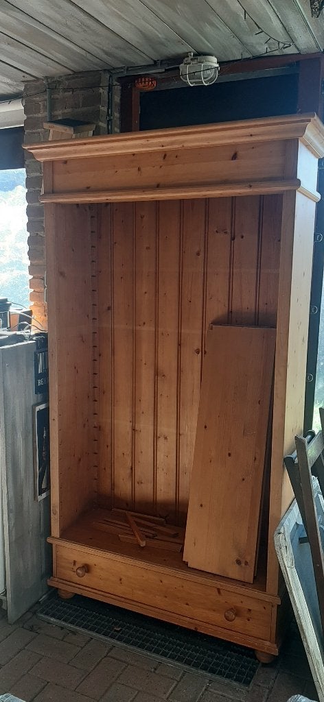 Kast Grenen, Ophalen, Met plank(en), Gebruikt, 100 tot 150 cm