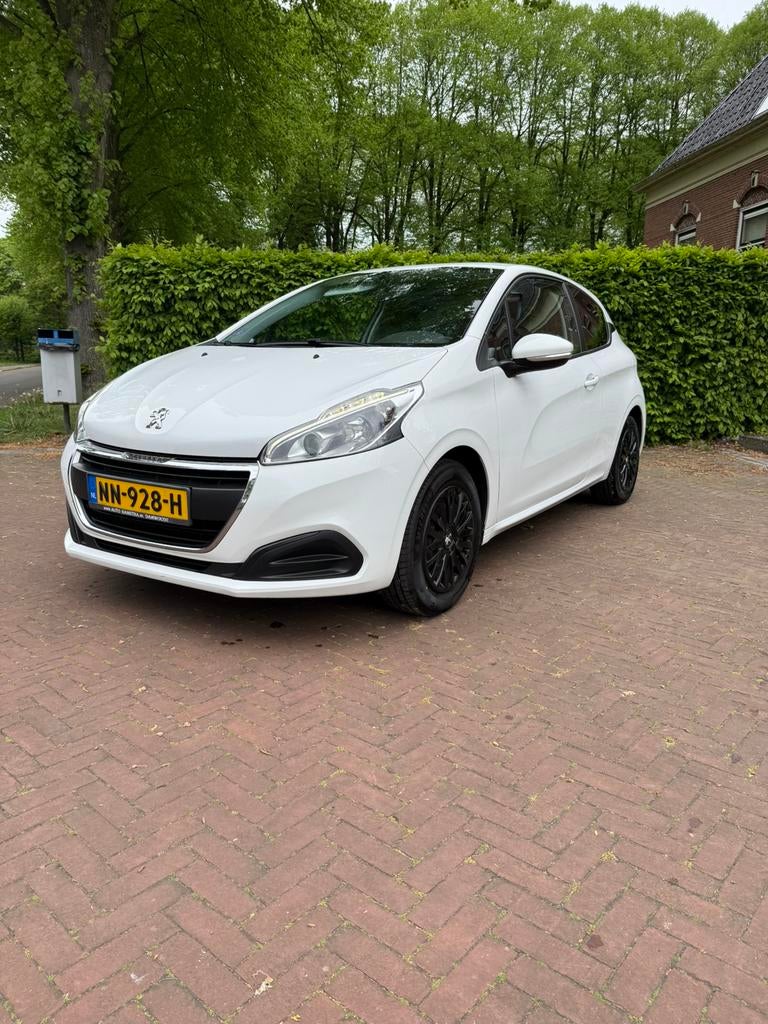 Peugeot 208 1.2 VTI 60KW/82PK 3-D 2015 Wit, Auto's, Voorwielaandrijving, Stof, 1199 cc, Wit