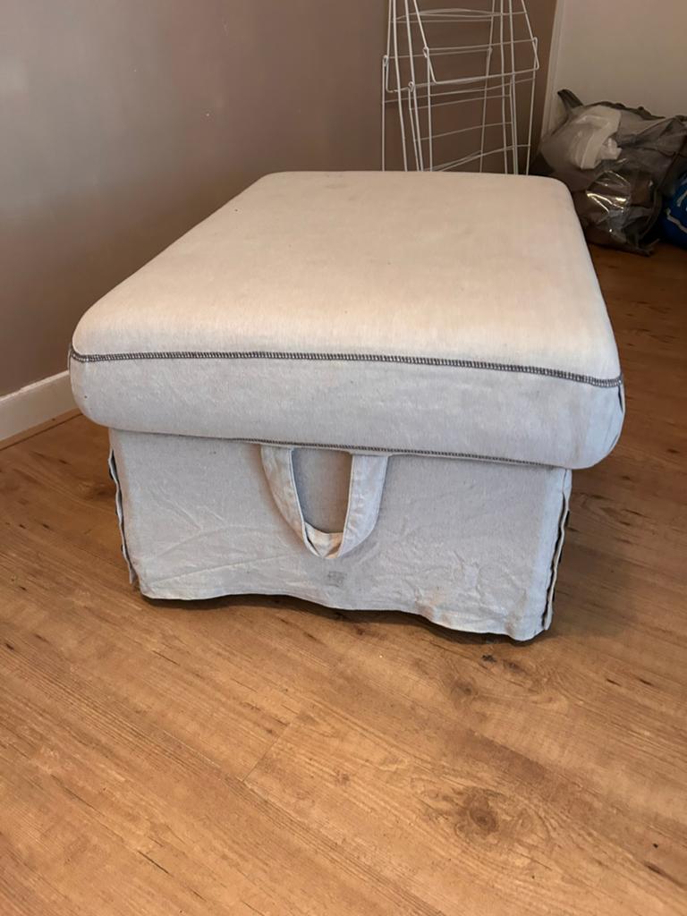 Ektorp voetbank/Poef van de ikea met opbergvak!, Ophalen, Gebruikt, Rechthoekig, 75 tot 100 cm