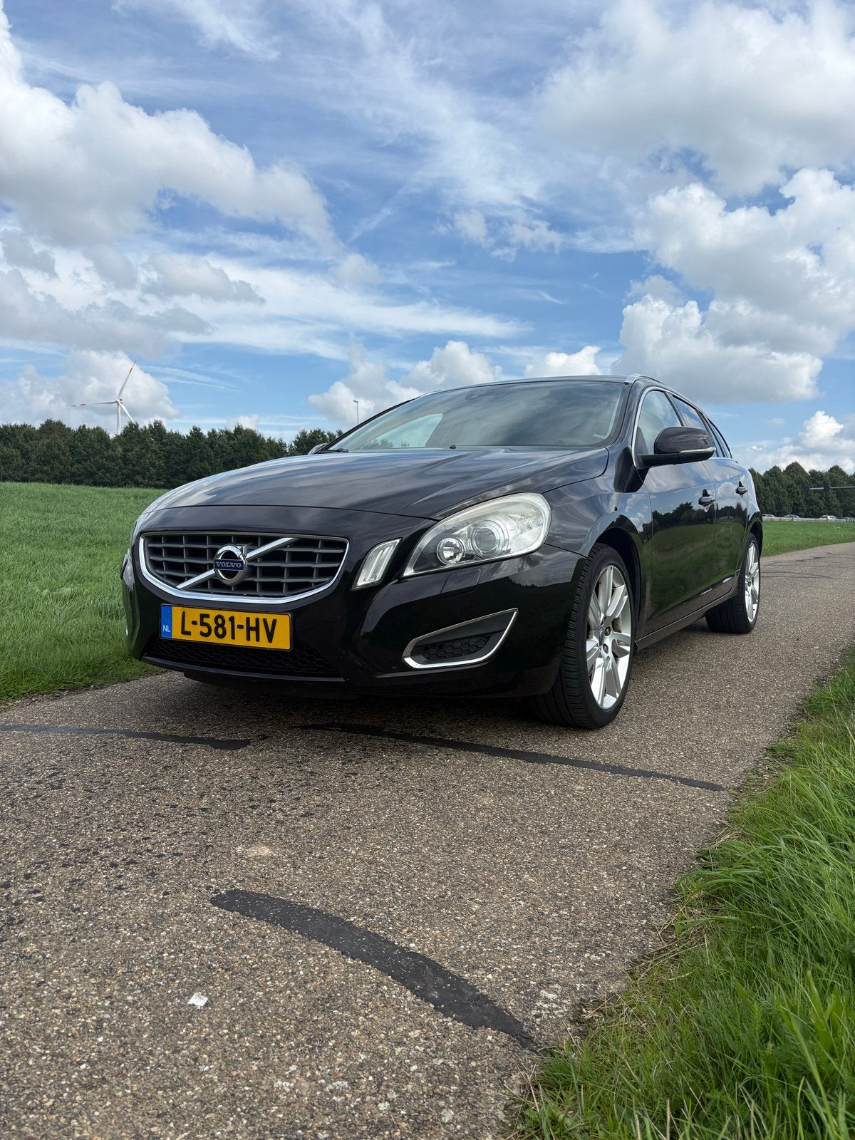 Volvo V60 T3 150pk Start/stop 2013 Zwart, Voorwielaandrijving, 1596 cc, Beige, 4 cilinders