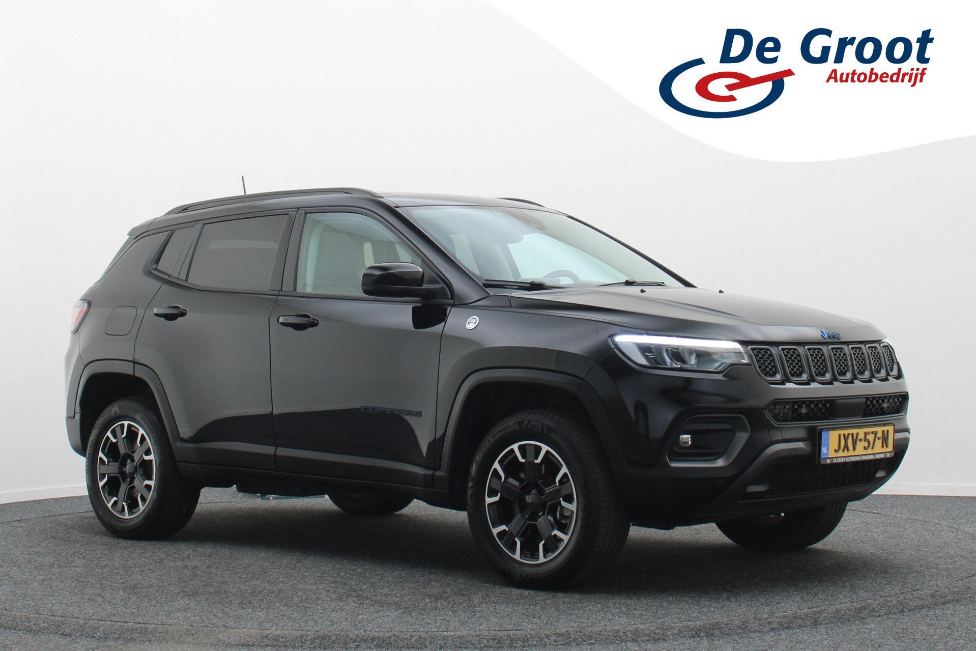 Jeep Compass 4xe 240 Plug-in Hybrid Electric Trailhawk Panor, Automaat, Zwart, 4 cilinders, Leder en Stof