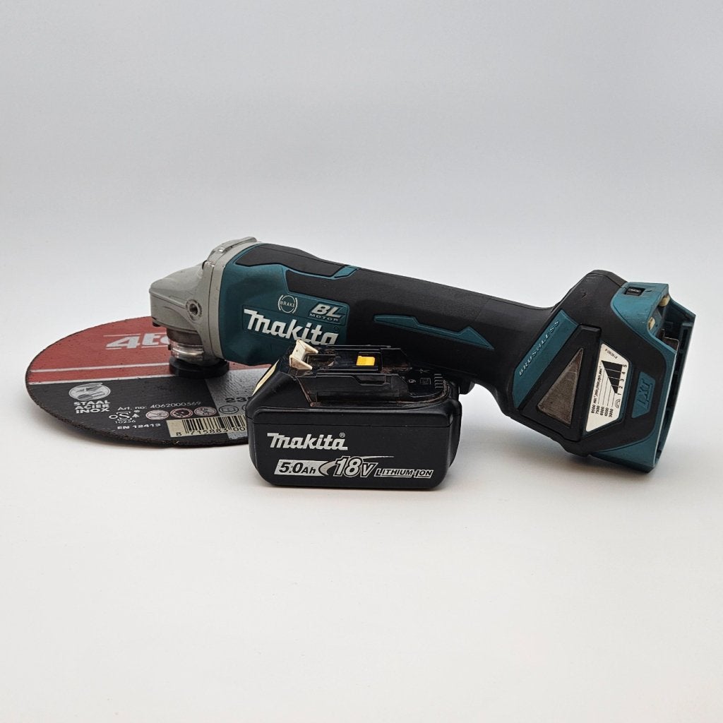 Makita DGA517 Haakse Slijper 125MM incl. 5Ah Accu, Makita, Gebruikt, Support@makita.com, Makita Corporation, 3-11-8, Sumiyoshi-cho, 
Anjo, Aichi 446-8502
Japan