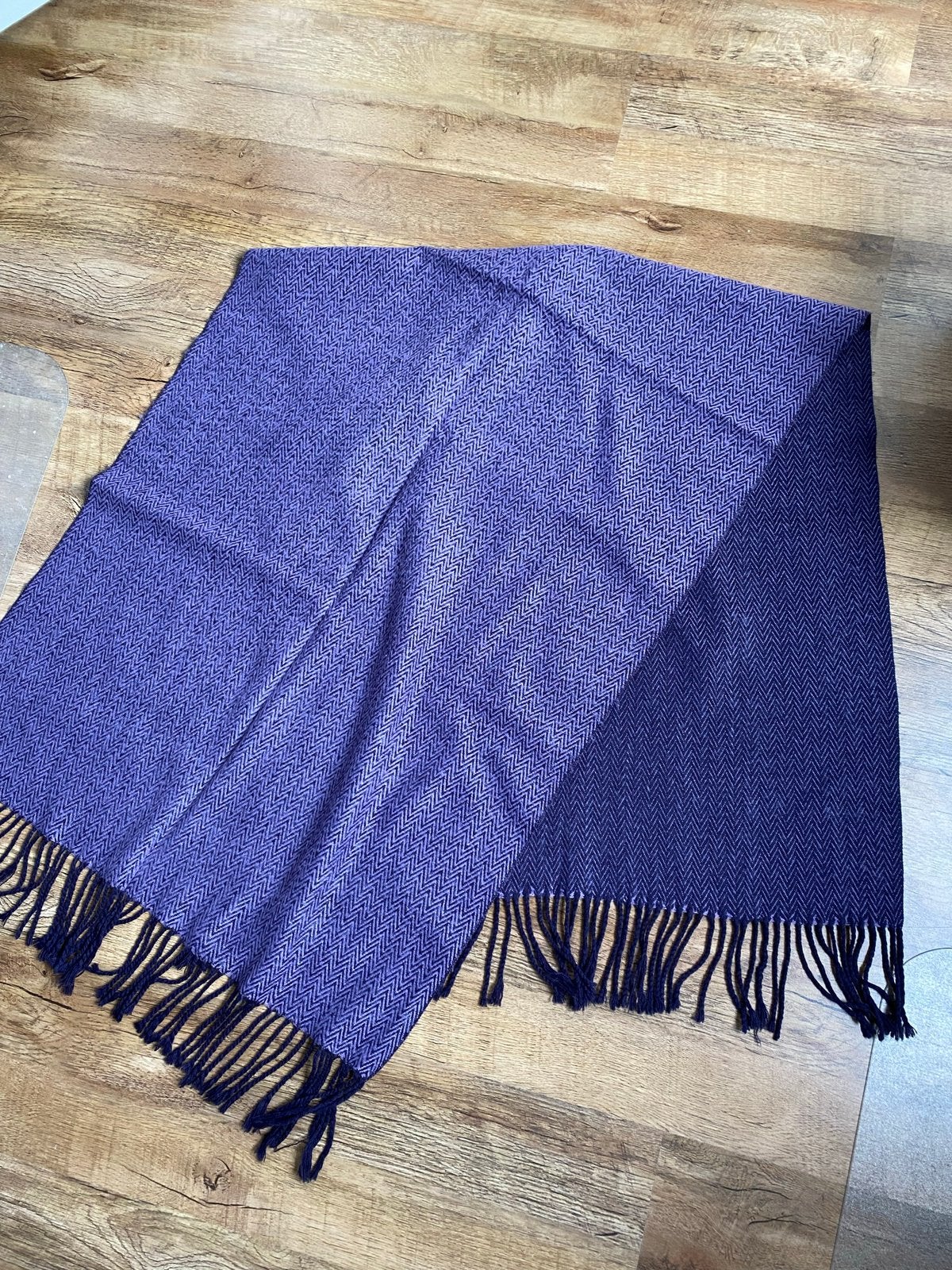 Grote paarse dames sjaal shawl, Ophalen of Verzenden, Zo goed als nieuw, Maat 38/40 (M), Sjaal