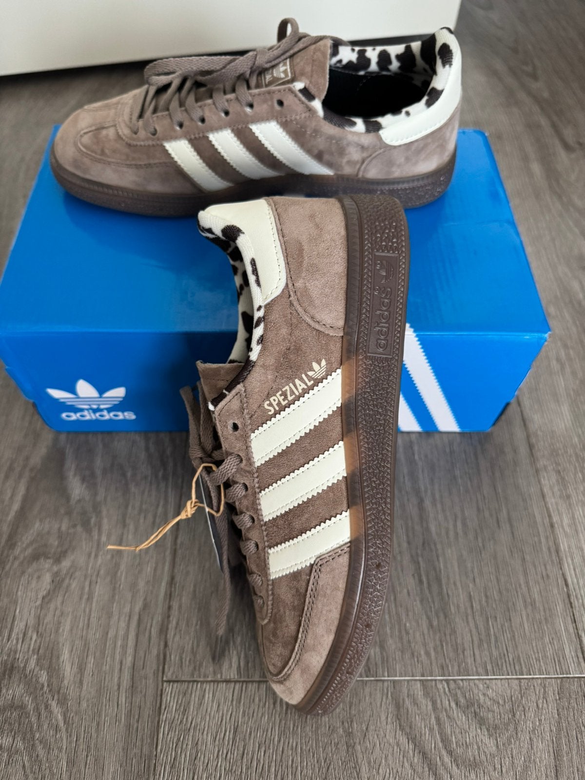 Adidas handball spezial Chalky Brown Cow Print, Kleding | Dames, Bruin, Nieuw, Ophalen of Verzenden, Sneakers of Gympen