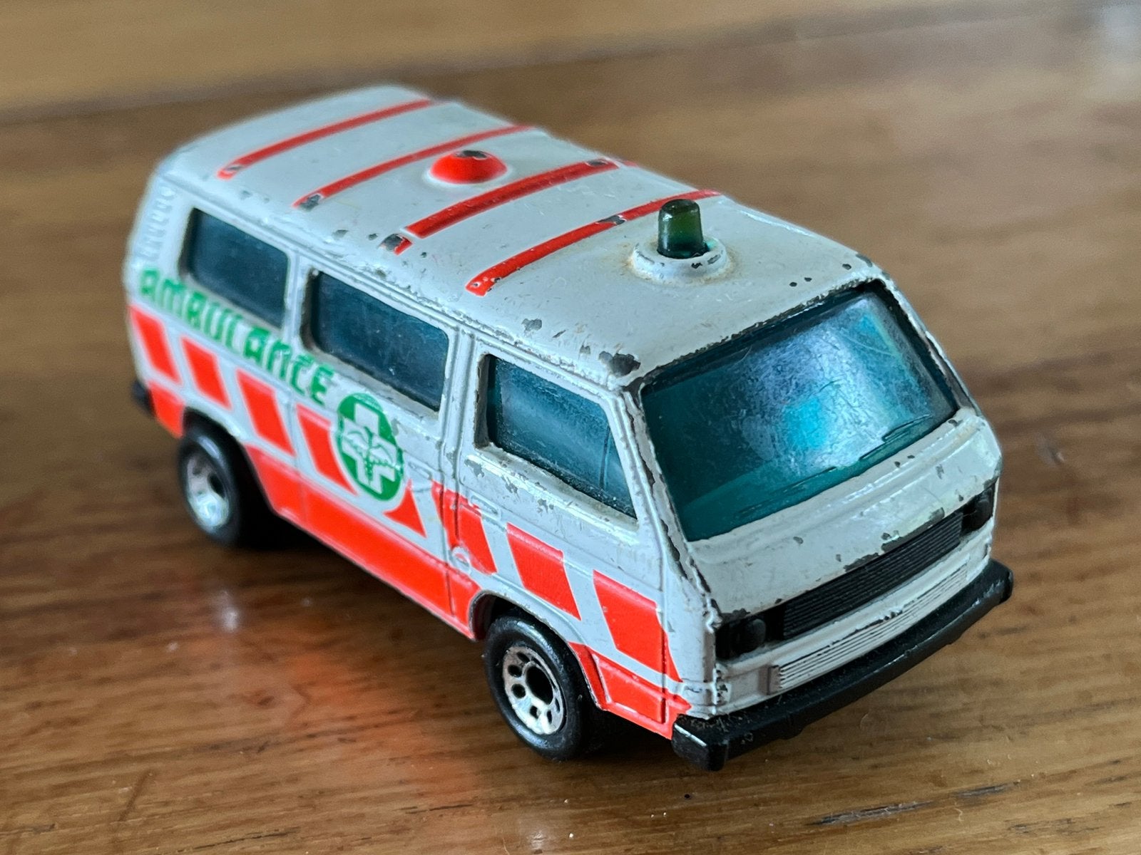 Volkswagen Transporter ambulance Matchbox 1:62 1987, Hobby en Vrije tijd, Modelbouw | Auto's en Voertuigen, Overige merken, Gebruikt