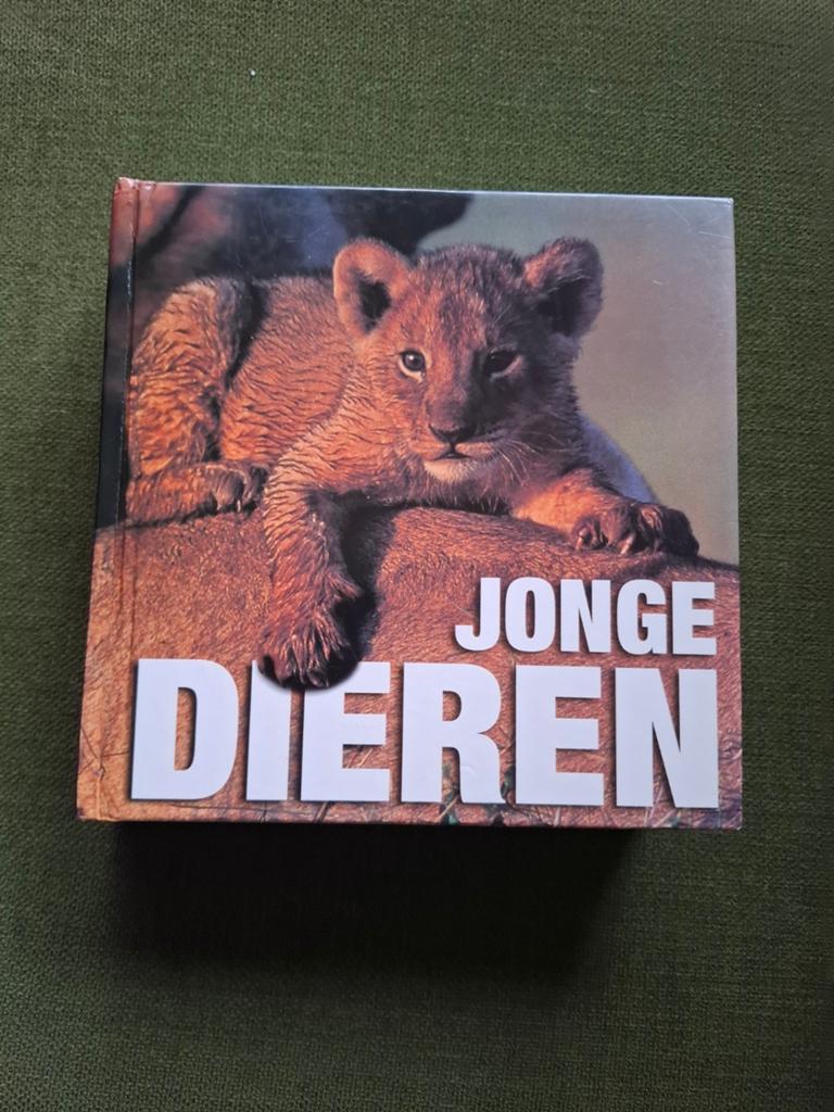 Fotoboek "jonge dieren", Gelezen, Ophalen of Verzenden, Natuur algemeen, Angela Serena Ildos