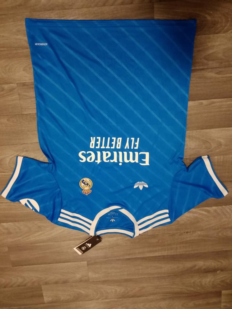 Real Madrid Voetbalshirt niuew, Verzamelen, Sportartikelen en Voetbal, Ophalen of Verzenden, Zo goed als nieuw, Buitenlandse clubs