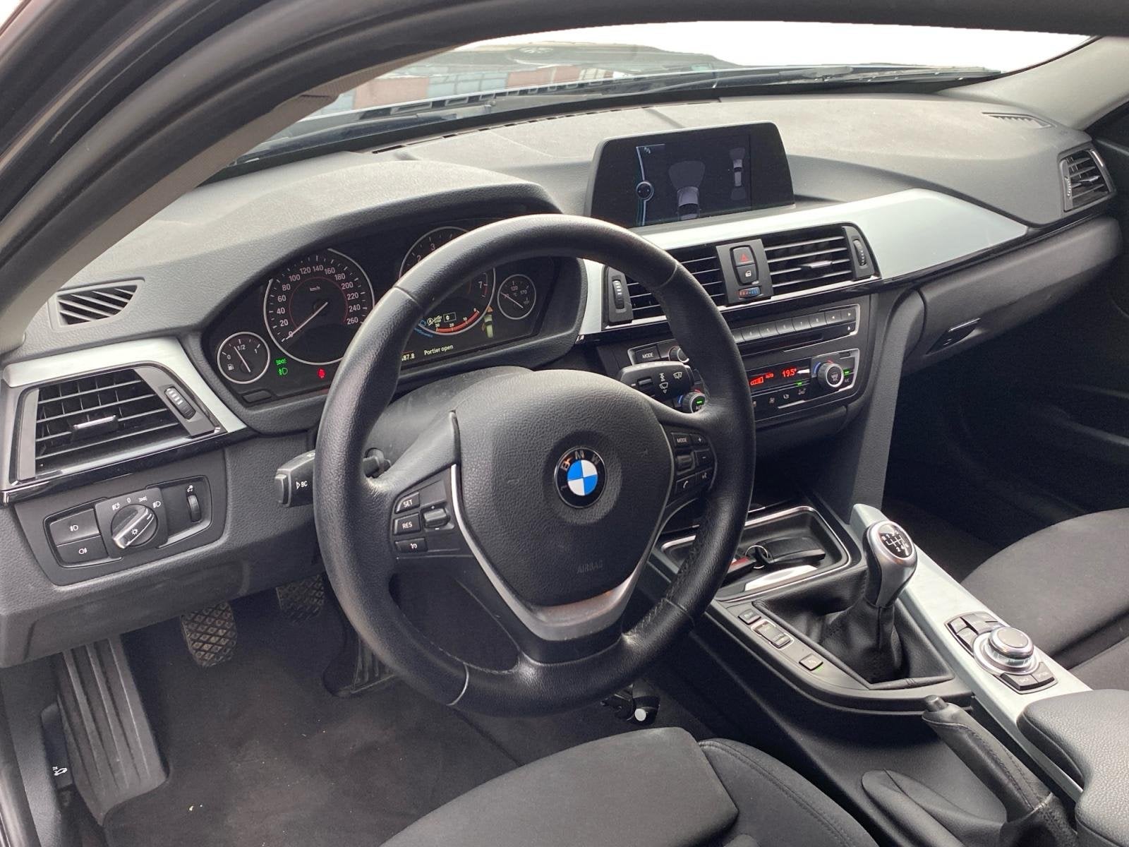BMW 3-serie Touring 316i Executive Sport NL Auto | unieke km, Auto's, 12 maanden, Gebruikt, Euro 6, 4 cilinders