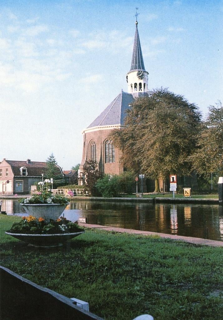WOUBRUGGE Ned. Herv. Kerk, Verzamelen, Ansichtkaarten | Nederland, Verzenden, 1980 tot heden, Ongelopen, Zuid-Holland