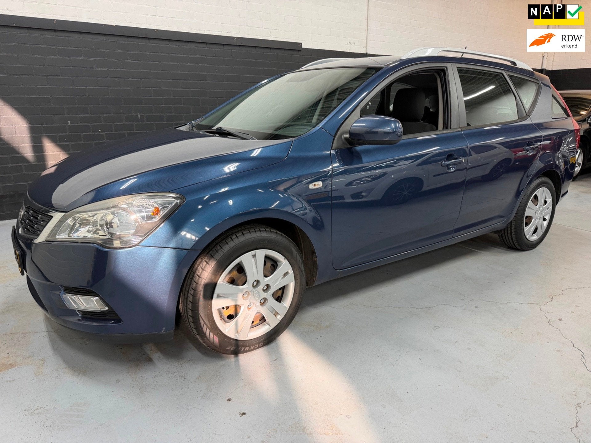 Kia Cee'd 1.4 CVVT X-ecutive Nap/Airco/APK 07-2027!, Auto's, Kia, Voorwielaandrijving, Euro 5, Stof, Gebruikt