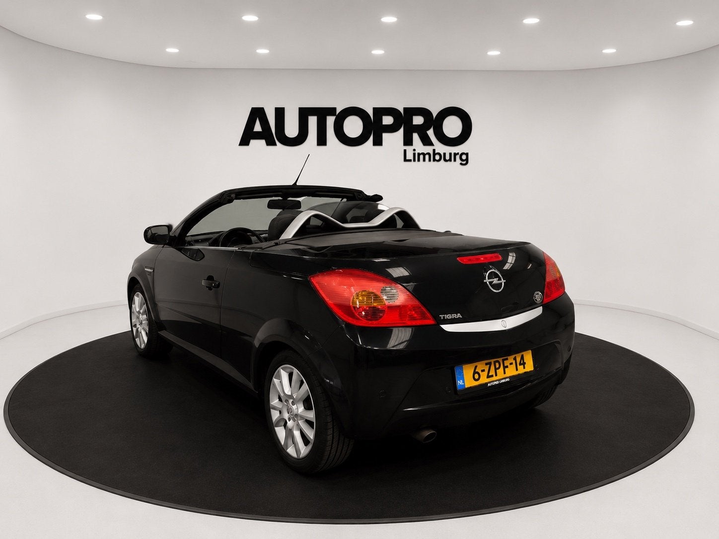 Opel Tigra TwinTop 1.4-16V Enjoy, Voorwielaandrijving, Gebruikt, Zwart, 4 cilinders