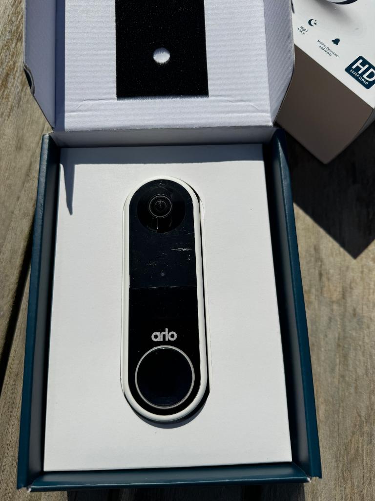 Arlo Essential deurbel incl. Chime 2, Huis en Inrichting, Deurbellen, Ophalen, Bewegingsdetectiesensor, Zo goed als nieuw, Draadloos