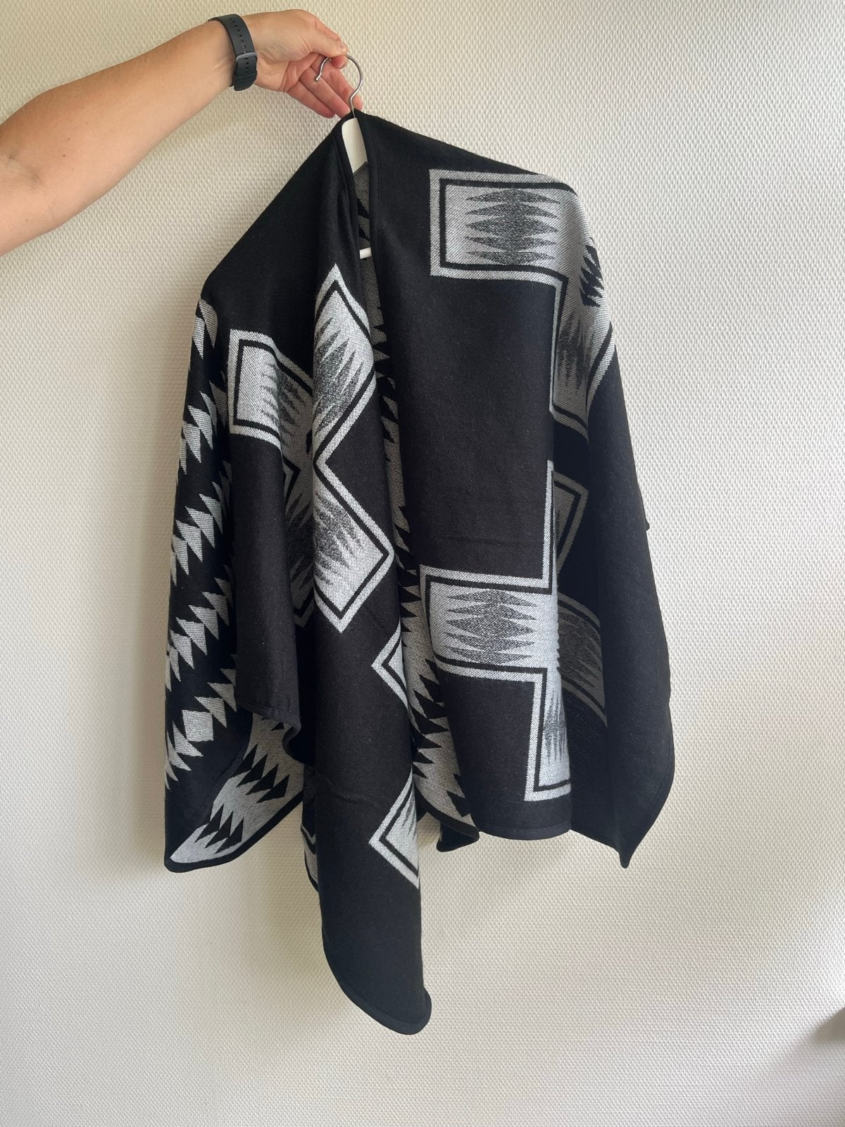 Zwart-grijze poncho met wol en viscose, Ophalen of Verzenden, Zo goed als nieuw
