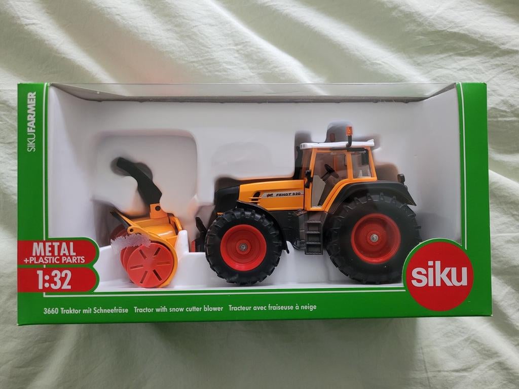 Fendt 920 vario kommunal met sneeuwfrees 1:32 nieuw in doos., Ophalen of Verzenden, Nieuw, Tractor of Landbouw, SIKU