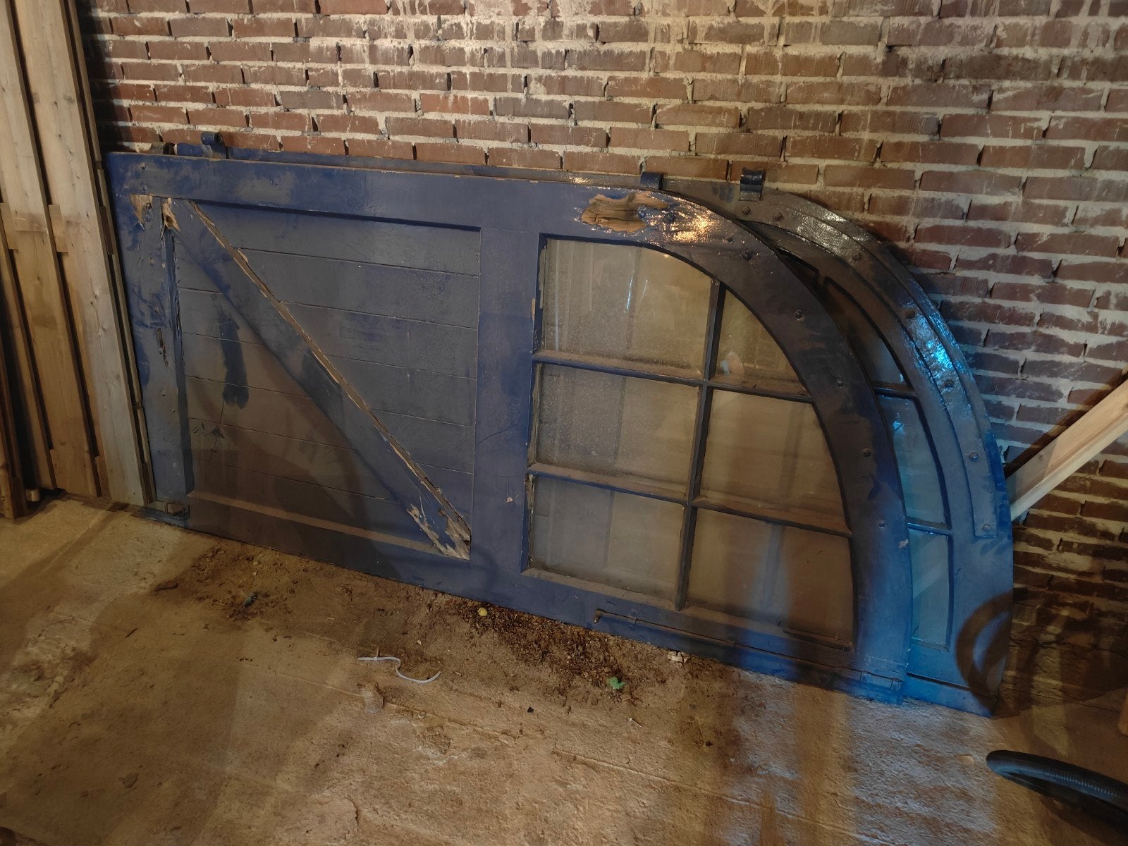 2 Oude houten schuurdeuren met raam, blauw geverfd, Ophalen, Gebruikt