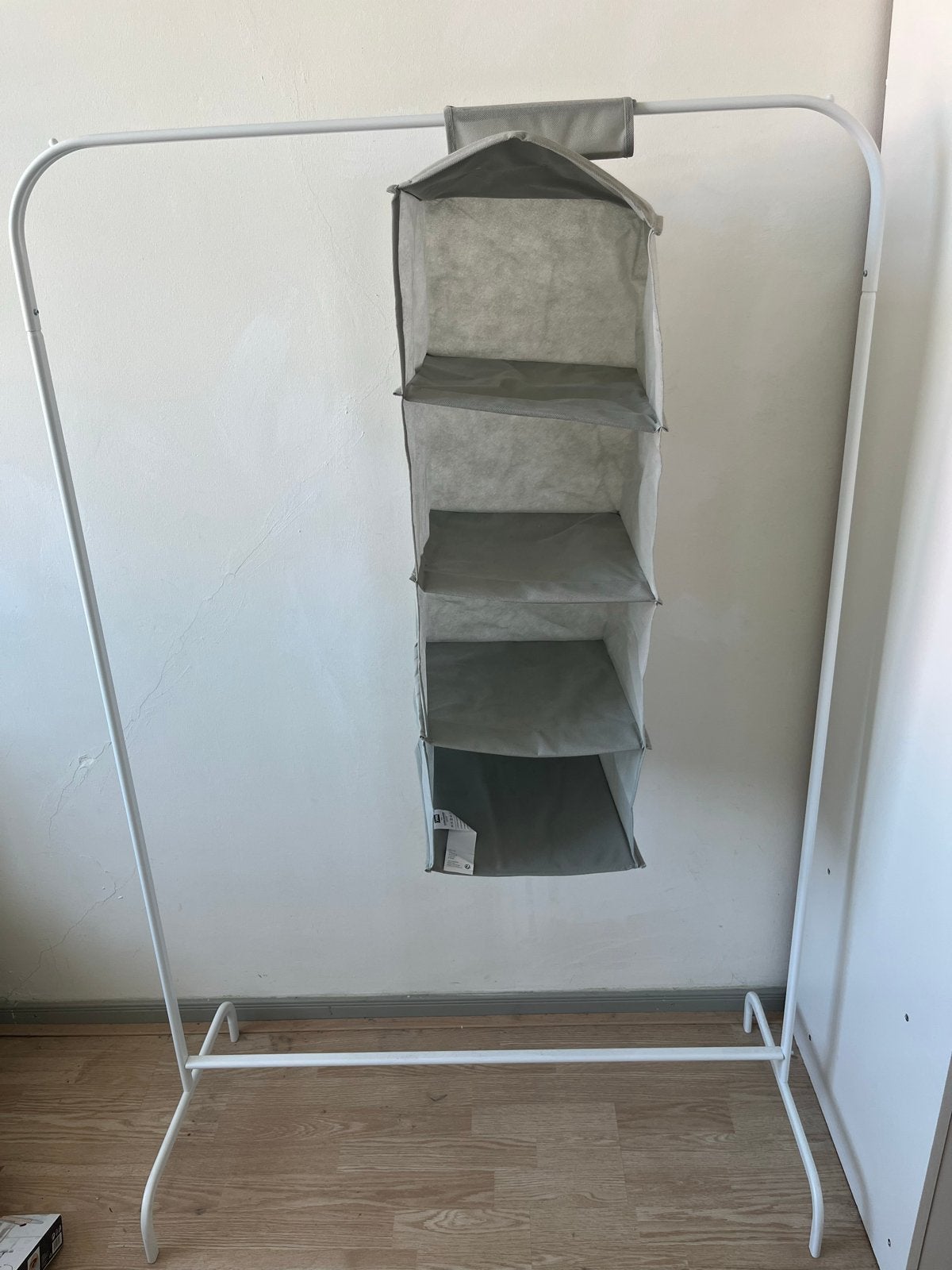 IKEA Kledingrek met hangende stoffen opberger, Ophalen, Met plank(en), 100 tot 150 cm, Zo goed als nieuw