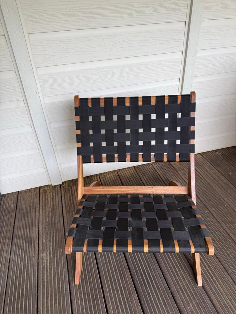 Stijlvolle lounge stoel met houten frame en zwart webbing, Ophalen, Zwart, Zo goed als nieuw, Eén