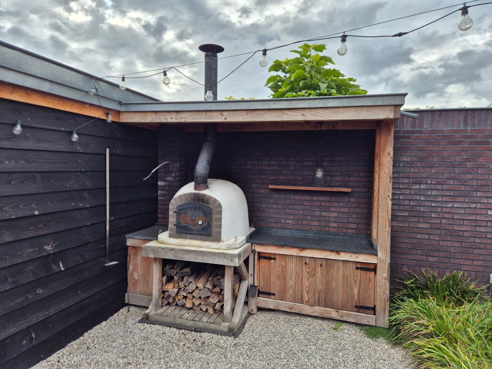 Stenen pizzaoven houtgestookt, incl werkblad, hout en afdak, Ophalen