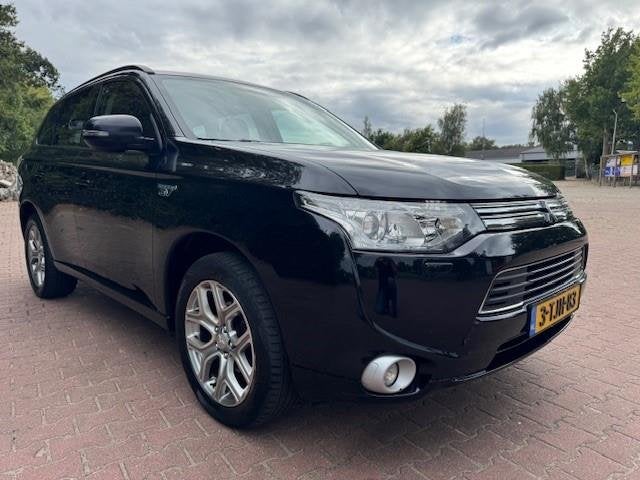 Mitsubishi Outlander 2.0 PHEV INTENSE+/THAAK/HLEER/XENON/NAV, Auto's, 4 cilinders, Zwart, Bedrijf, Vierwielaandrijving