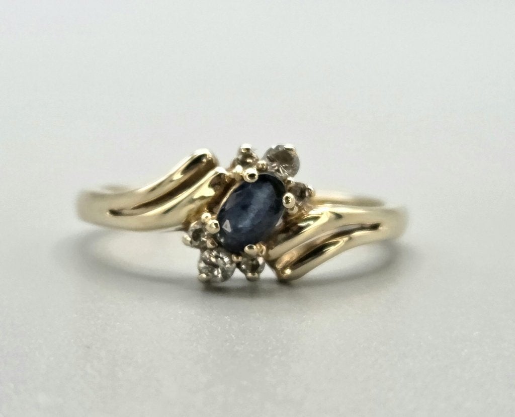 Gouden Vintage ring edelsteen saffier en diamant. 2026/671, Ophalen of Verzenden, Goud, Ring, Met edelsteen