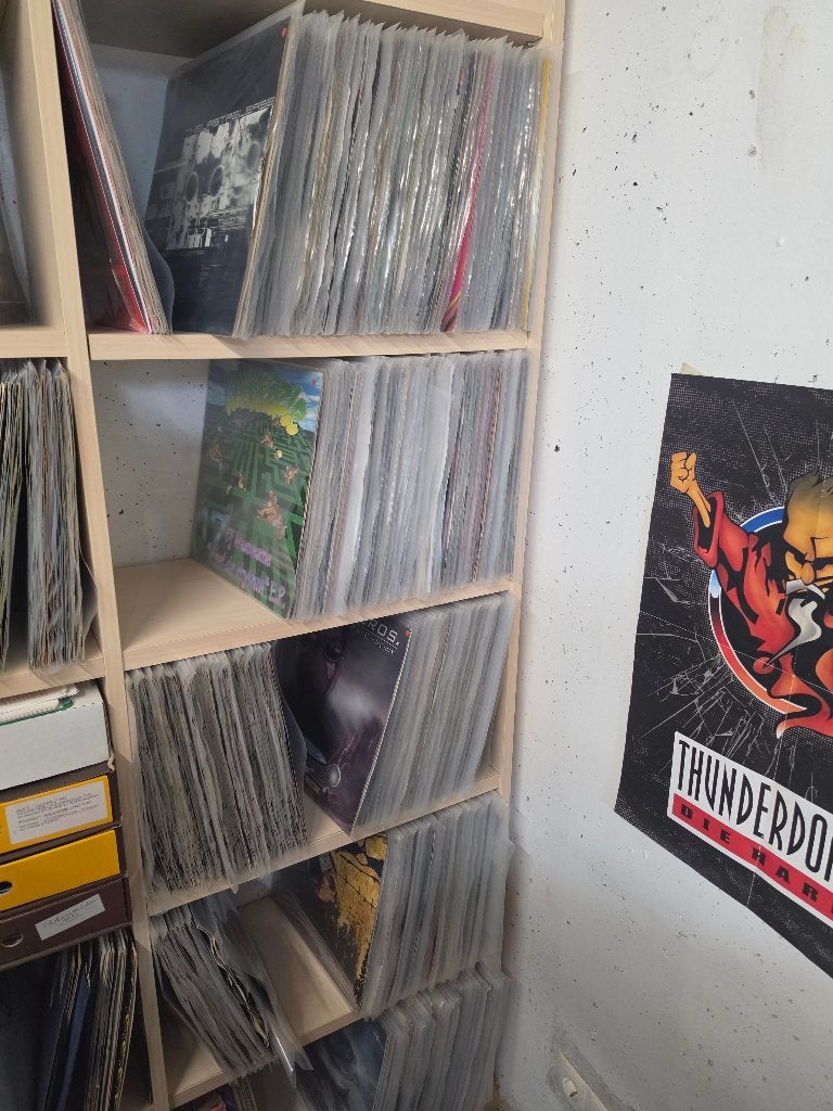 Foto 3 van 633 Hardcore massive Gabber Vinyl 90 & 2000er + Shirts VHS