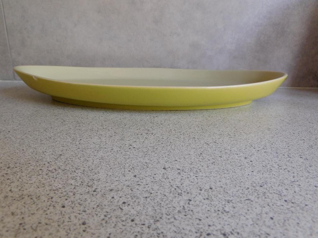 Schaal 35x19x3,5 cm. Jubilant Reinetgeel Fris Edam, Huis en Inrichting, Keuken | Servies, Keramiek, Ophalen of Verzenden, Overige stijlen