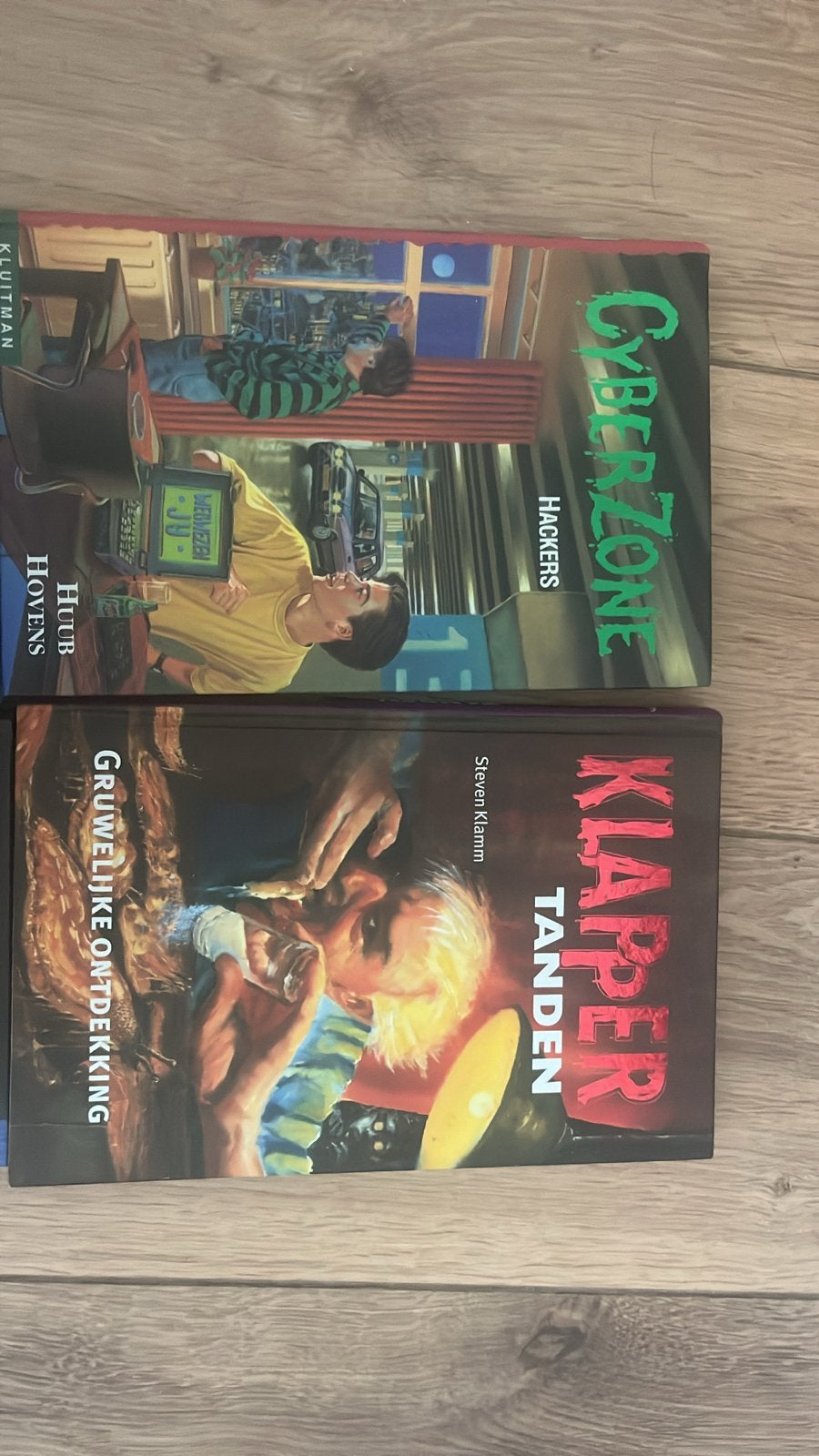 4 Jeugdboeken: Cyberzone, Klappertanden, Kippenvel, Griezels, Ophalen of Verzenden, Gelezen, Fictie