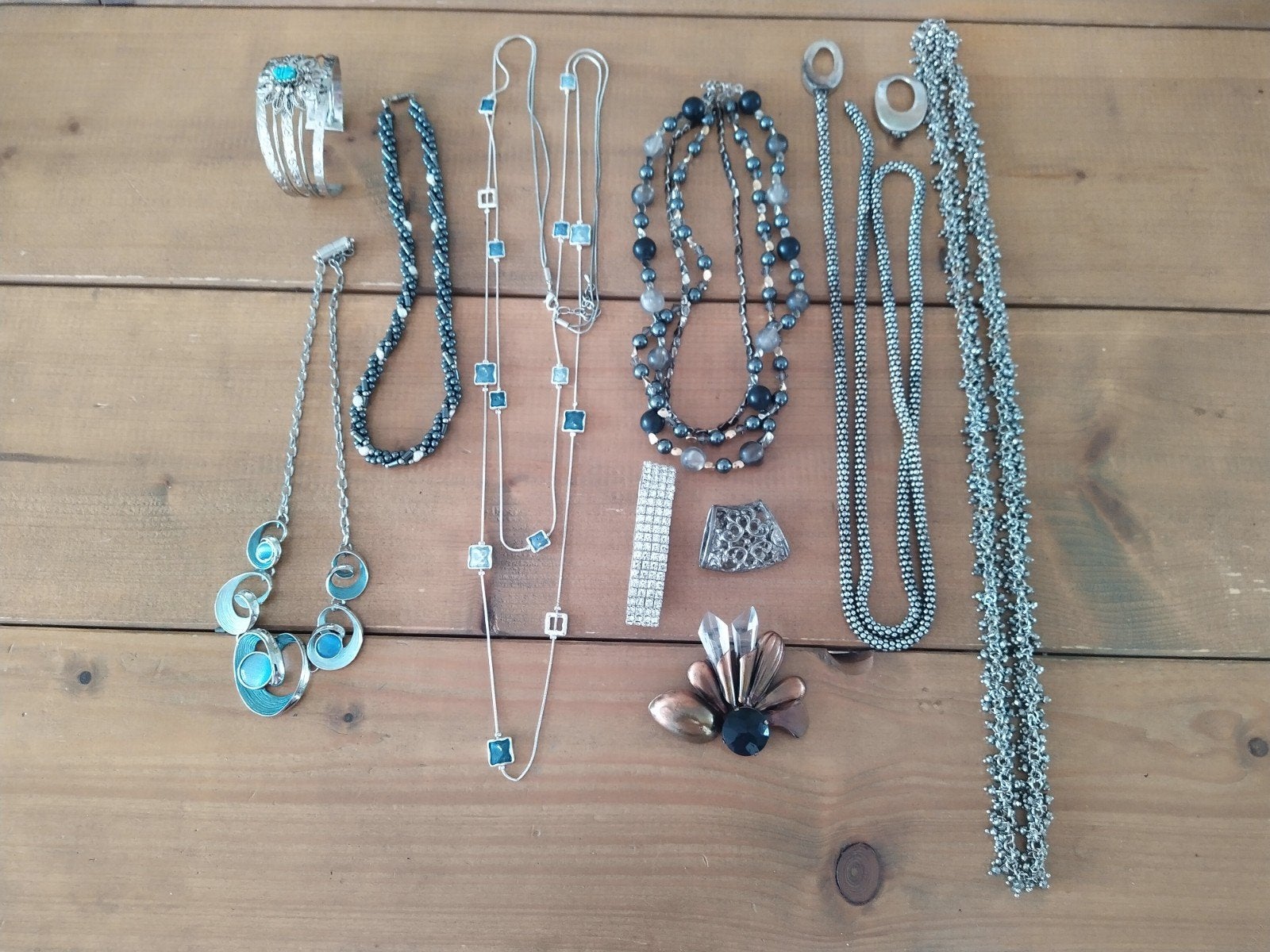 Grote partij diverse sieraden,kettingen, armbanden en broche, Ophalen of Verzenden, Overige kleuren, Overige materialen