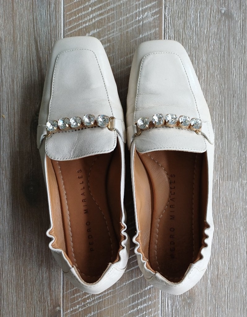 Loafer roomwit 37 strasssteentjes, Pedro Miralles, Schoenen met lage hakken, Beige, Ophalen of Verzenden