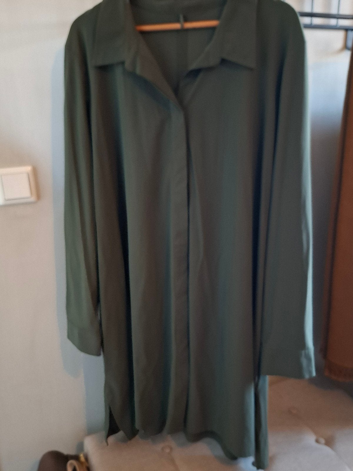 Blouse groen Plus Basics mt 52 travelstof, Plus Basics, Blouse of Tuniek, Ophalen of Verzenden, Zo goed als nieuw