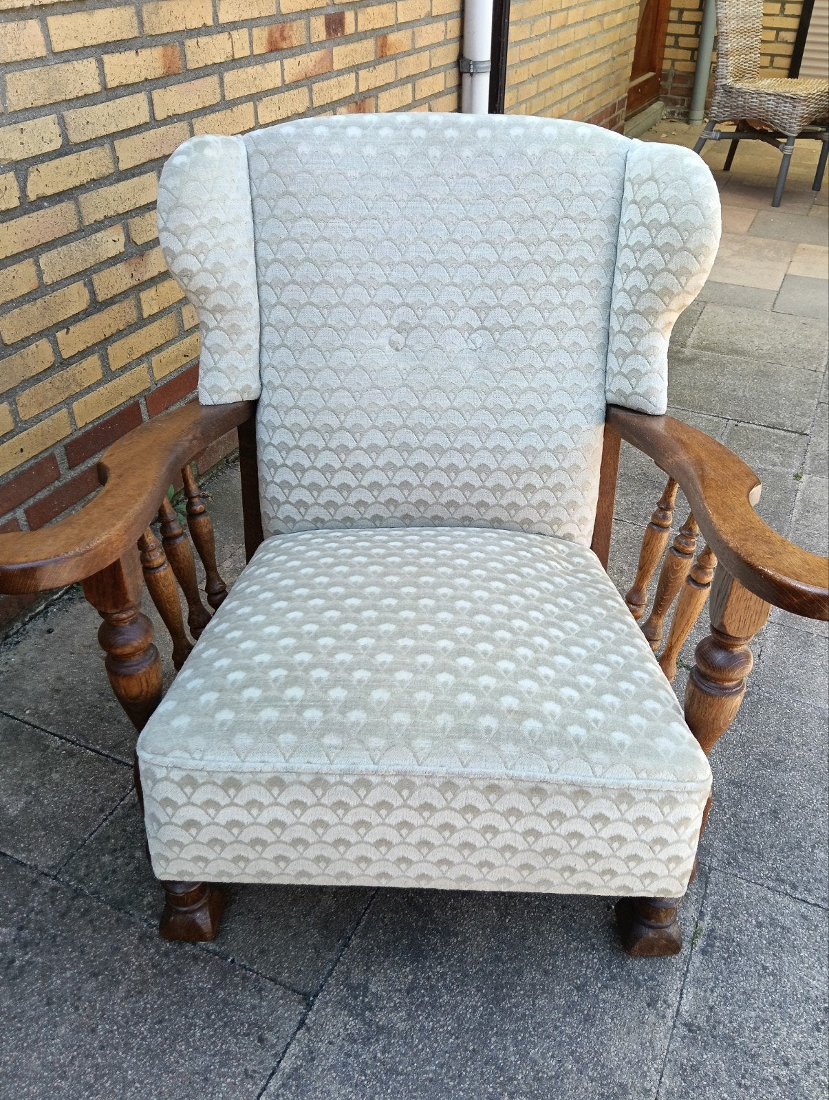 Vintage fauteuil met houten armleuningen, Ophalen