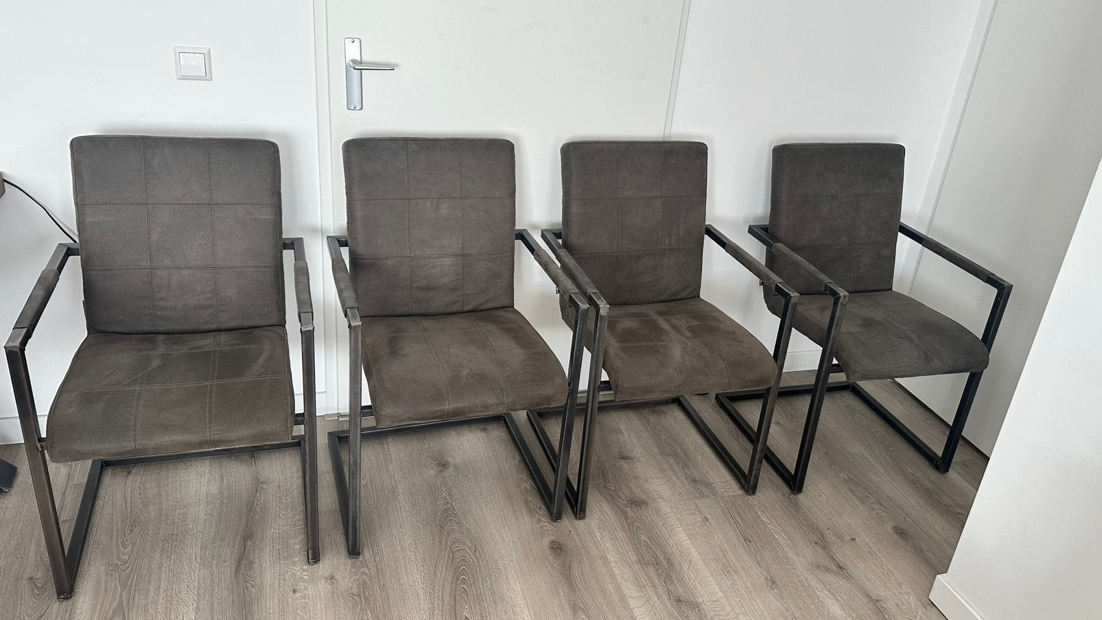 De Bommel - 4 eetkamertafel stoelen in antraciet, Ophalen, Gebruikt, Grijs, Vier